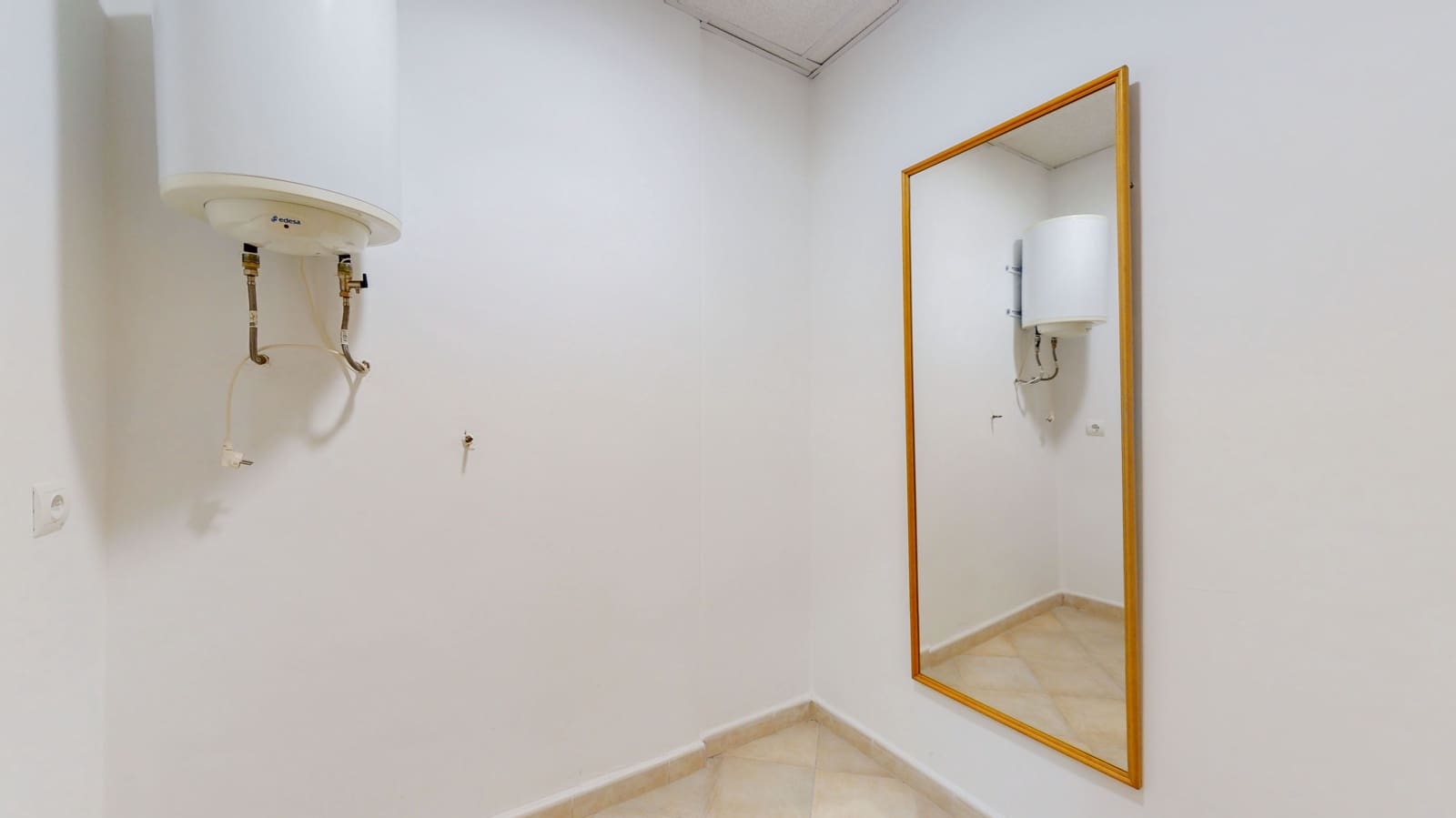 1 soverom Kommersiell til salgs i Cartama - € 125 000 (Ref: 8857827)