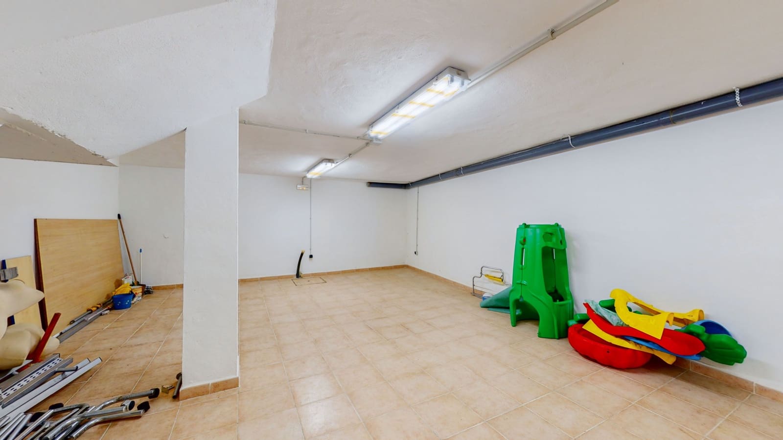 1 soverom Kommersiell til salgs i Cartama - € 125 000 (Ref: 8857827)