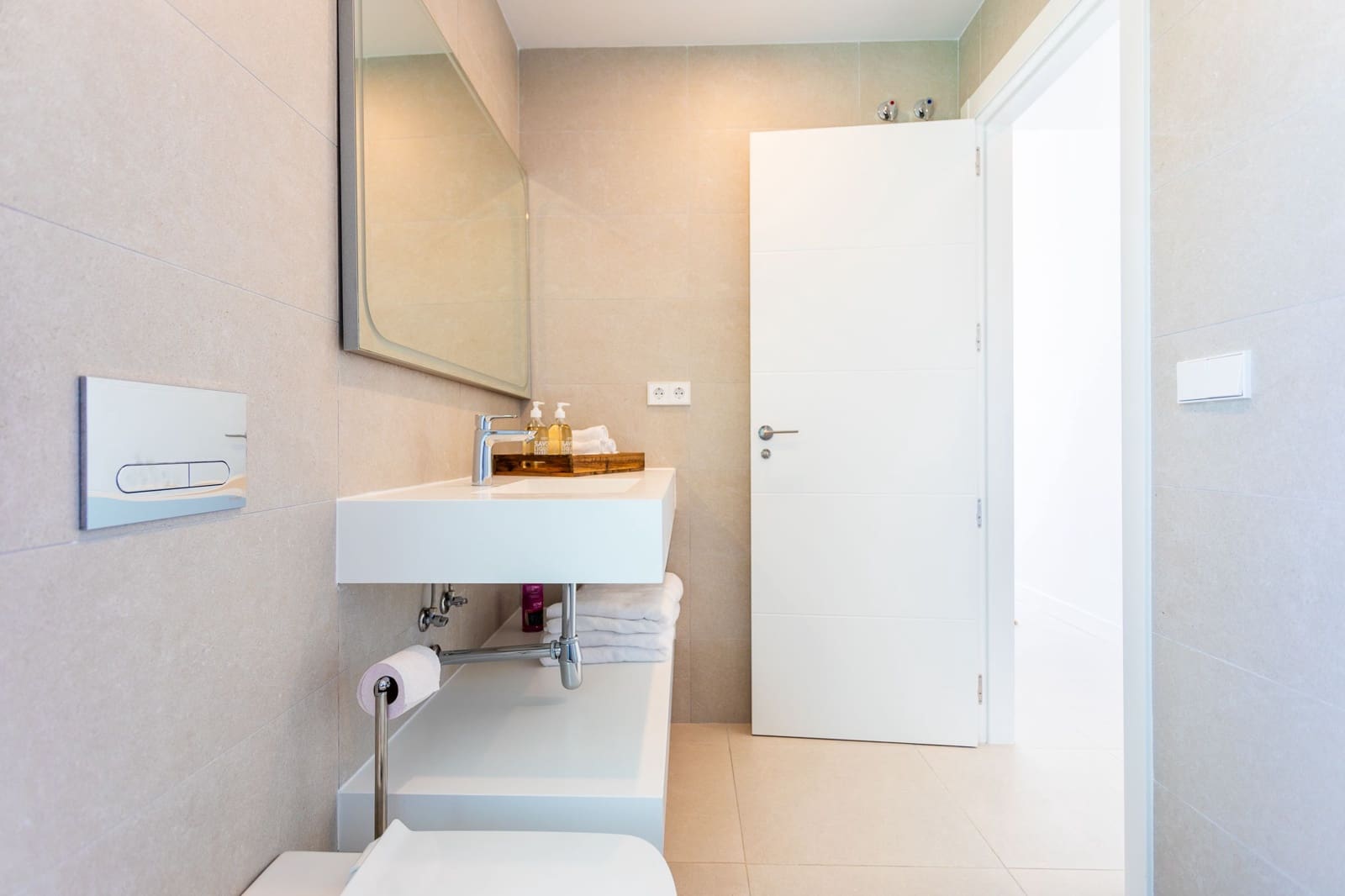 2 bedroom Apartment for sale in Mijas Costa with pool - € 440,000 (Ref: 8881181)