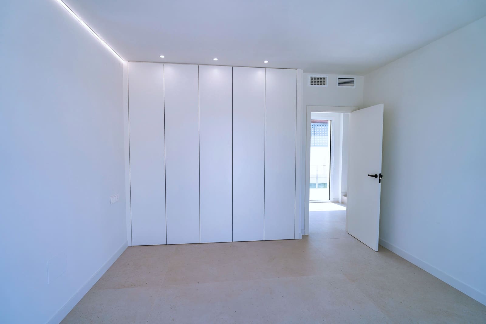 Chalet de 4 habitaciones en Alhaurín de la Torre en venta - 930.000 € (Ref: 8894097)