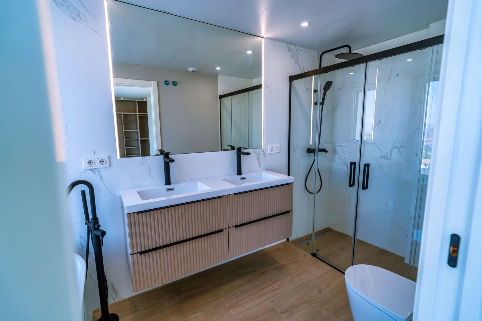 Chalet de 4 habitaciones en Alhaurín de la Torre en venta - 930.000 € (Ref: 8894097)