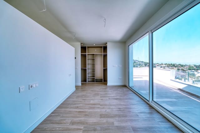 4 bedroom Villa for sale in Alhaurín de la Torre - € 930,000 (Ref: 8894097)