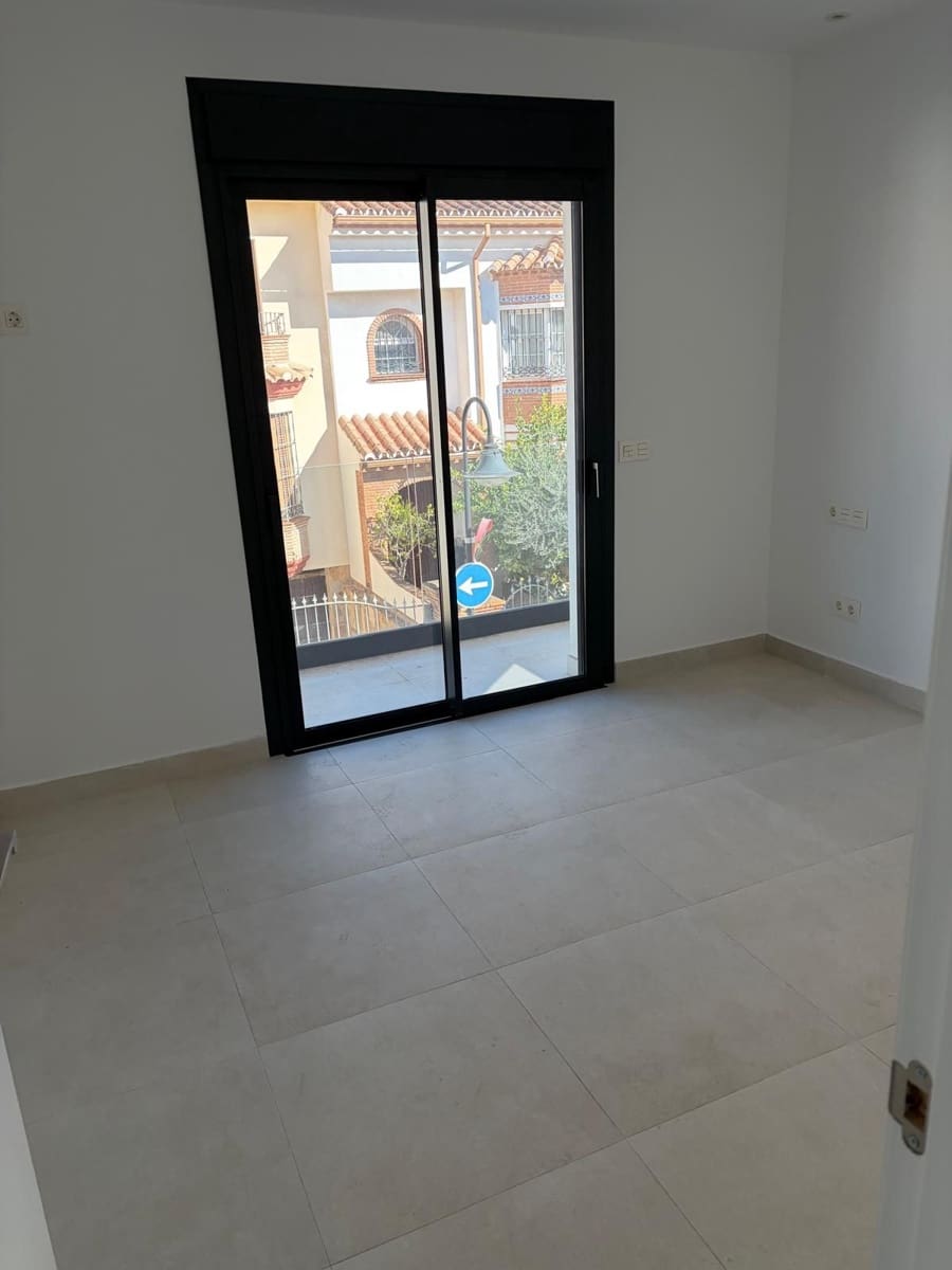 3 bedroom Townhouse for sale in Mijas Costa - € 455,000 (Ref: 8895647)