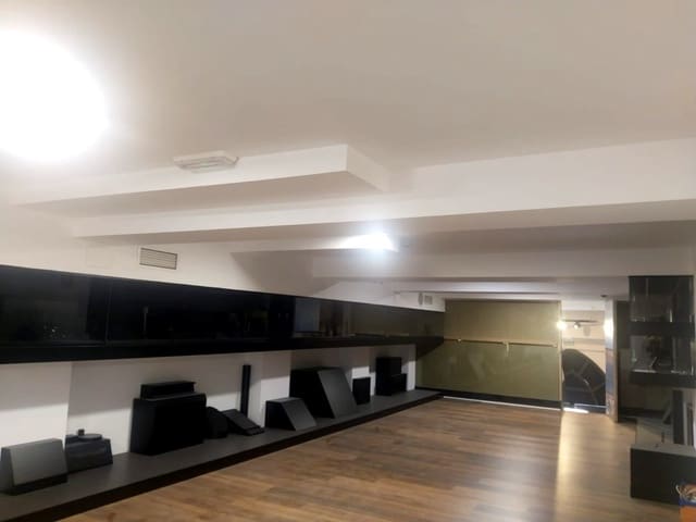 Kommersiell til salgs i Centro Historico, Málaga by - € 1 600 000 (Ref: 8904771)