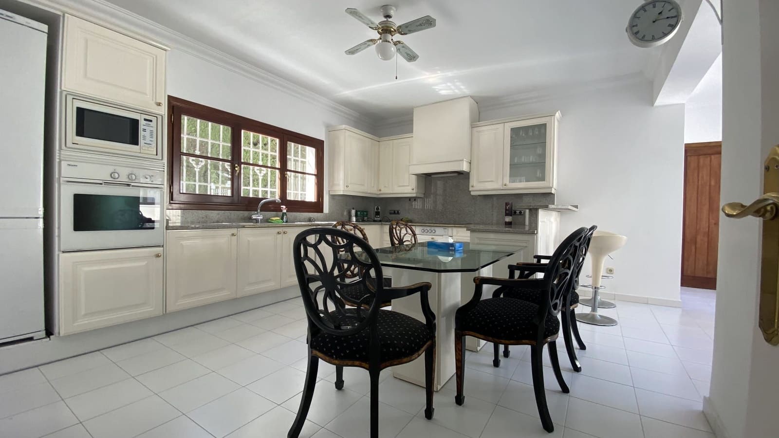 Casa de 4 habitaciones en Marbella en venta con piscina - 5.500.000 € (Ref: 8906960)