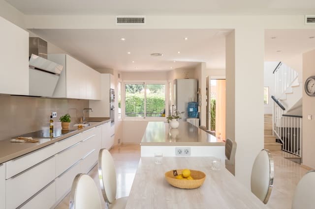 4 sypialnia Dom na sprzedaż w Mijas Costa, Mijas z basenem - 781 000 € (Ref: 8912239)