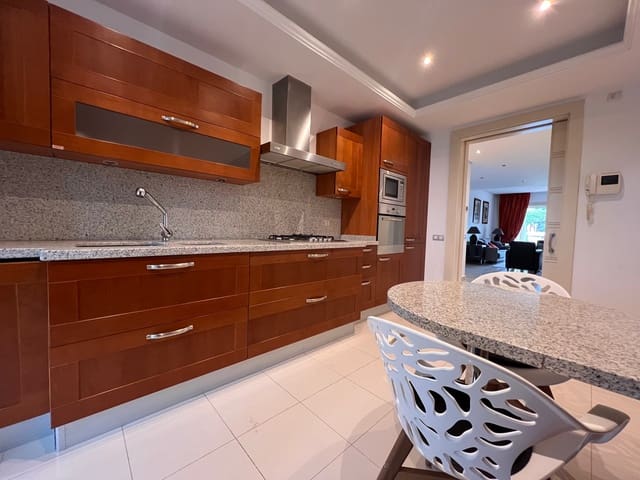 Appartamento da affittare in Lomas De Marbella, Marbella con piscina garage - 5.300 € (Rif: 8917448)