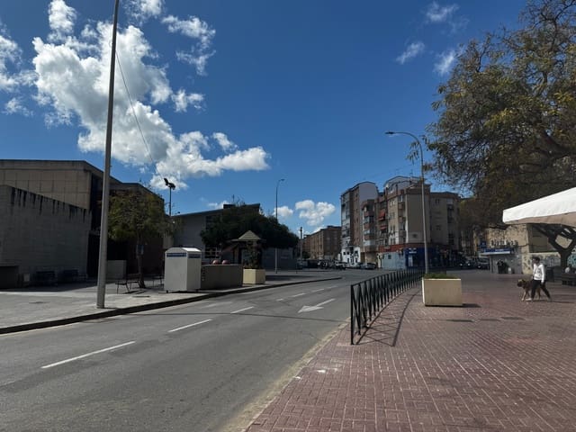 Byhus til salg i Cruz del Humilladero, Málaga by - € 2.500.000 (Ref: 8929283)