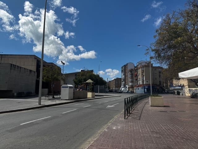 Byhus til salg i Cruz del Humilladero, Málaga by - € 2.500.000 (Ref: 8929283)