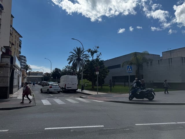 Byhus til salg i Cruz del Humilladero, Málaga by - € 2.500.000 (Ref: 8929283)