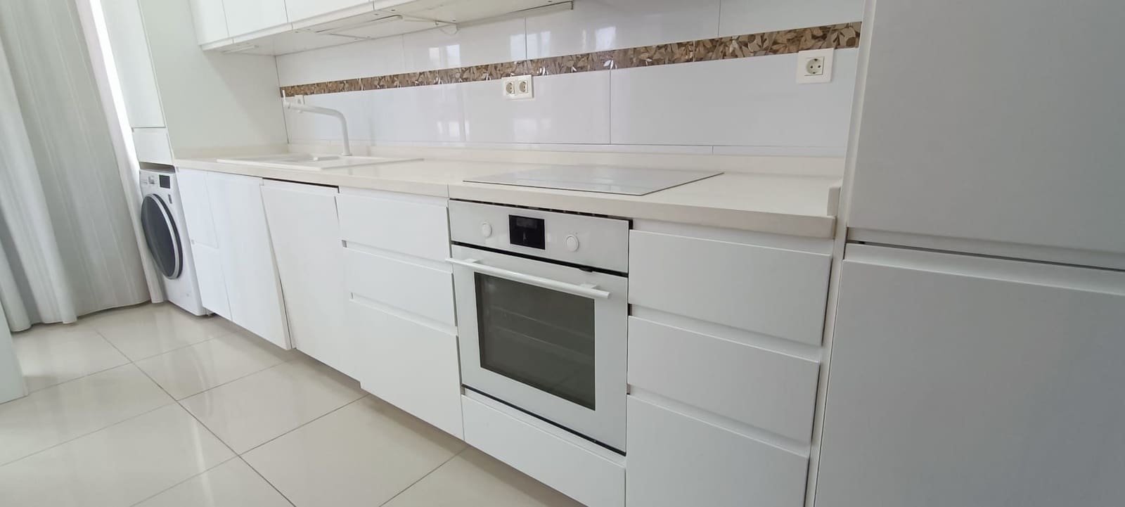 4 bedroom Apartment for sale in Fuengirola - € 595,000 (Ref: 8929755)