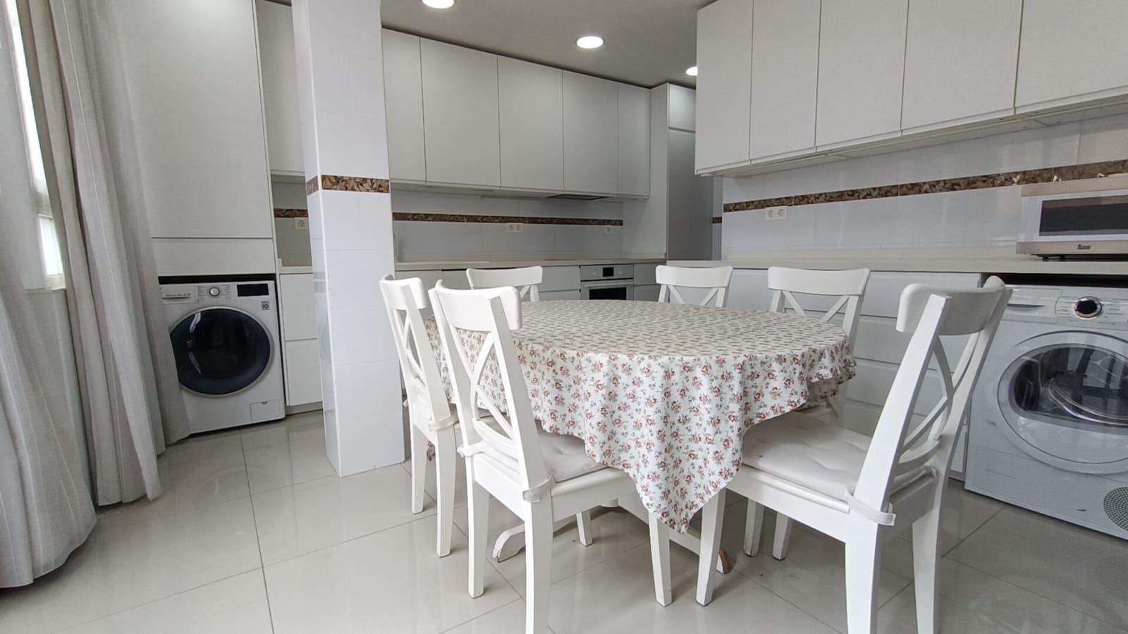 4 bedroom Apartment for sale in Fuengirola - € 595,000 (Ref: 8929755)