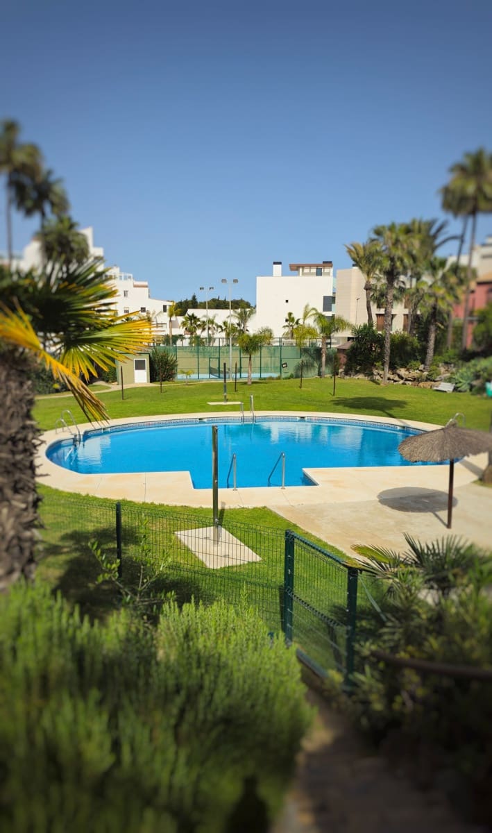 2 quarto Casa em Banda para venda em Estepona com piscina - 469 000 € (Ref: 8951709)