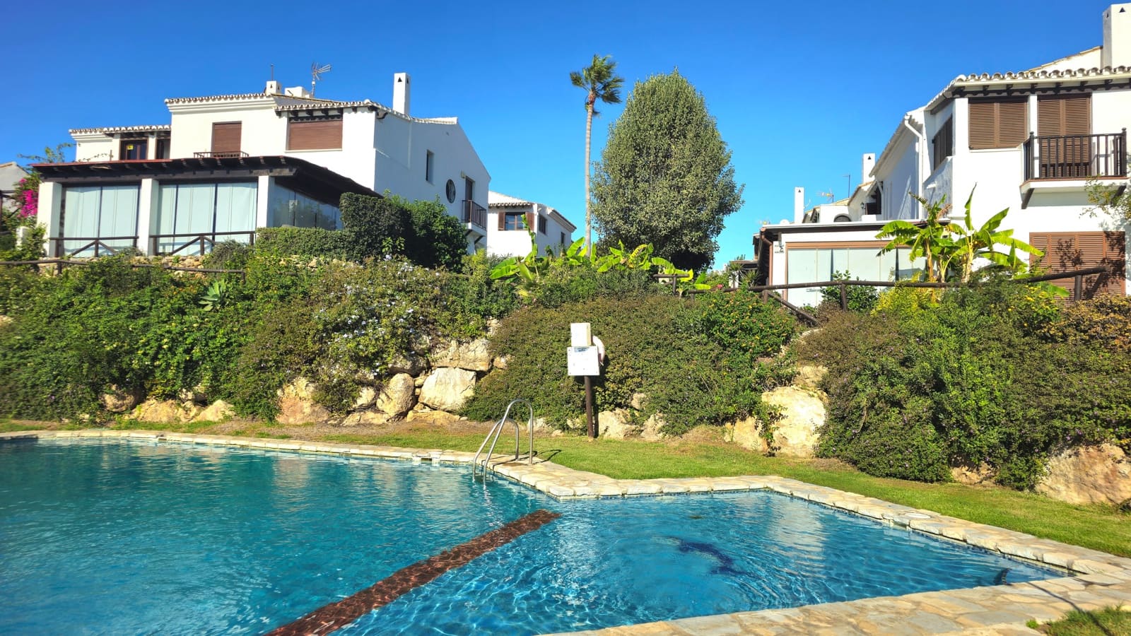 2 quarto Casa em Banda para venda em Estepona com piscina - 469 000 € (Ref: 8951709)