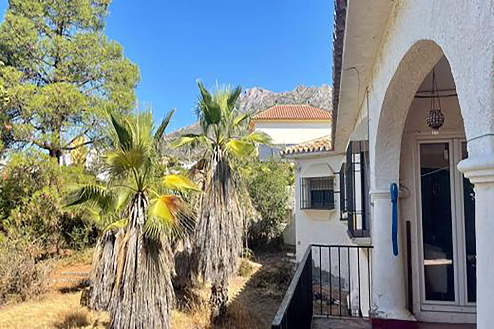 6 soveværelse Villa til salg i Marbella med swimmingpool - € 1.975.000 (Ref: 8966783)