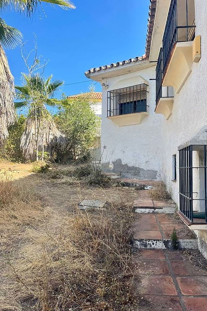 6 soveværelse Villa til salg i Marbella med swimmingpool - € 1.975.000 (Ref: 8966783)