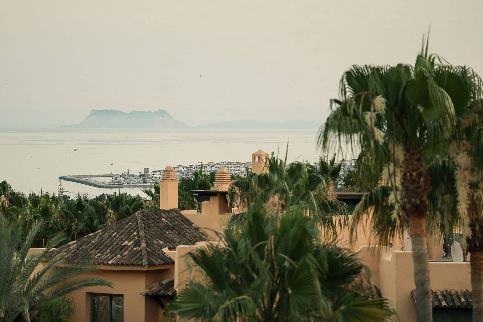 2 sypialnia Penthouse na sprzedaż w Marbella z basenem - 2 095 000 € (Ref: 8967494)