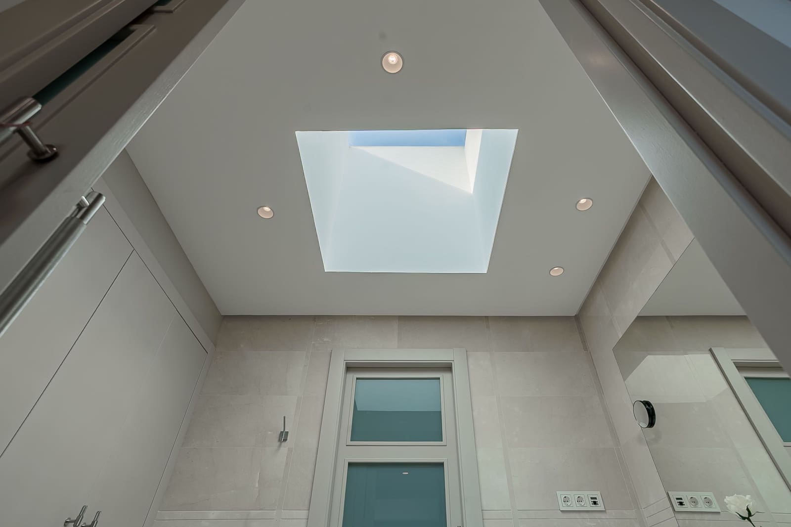 2 sypialnia Penthouse na sprzedaż w Marbella z basenem - 2 095 000 € (Ref: 8967494)