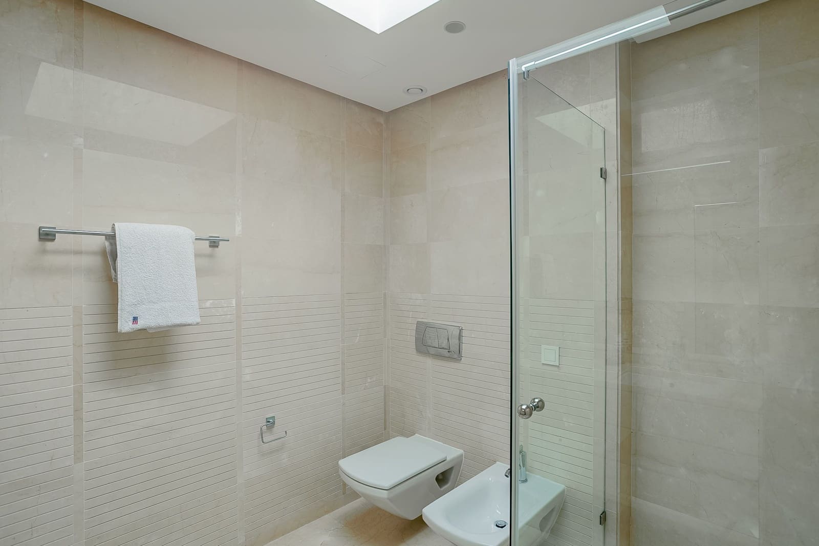 2 sypialnia Penthouse na sprzedaż w Marbella z basenem - 2 095 000 € (Ref: 8967494)