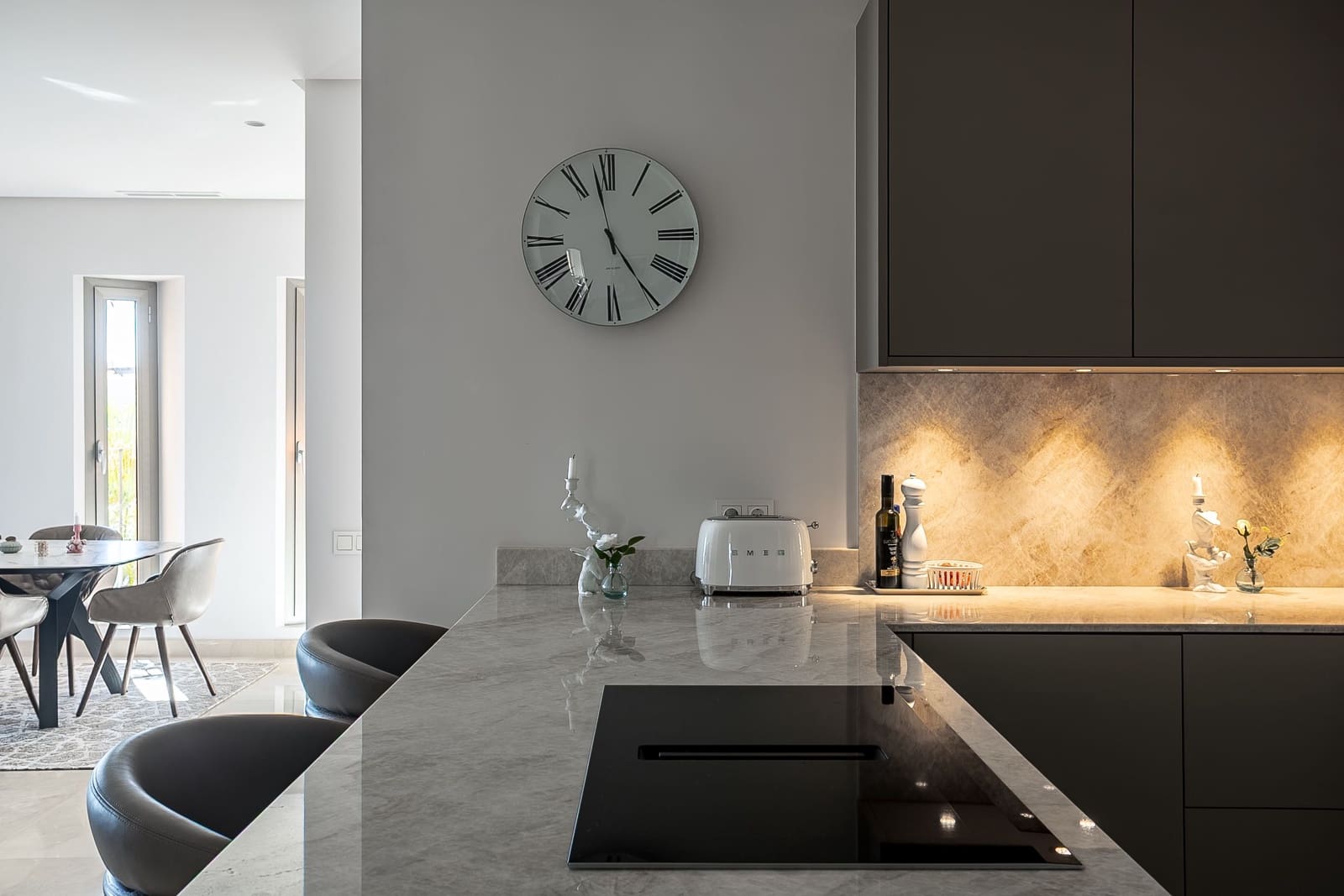 2 sypialnia Penthouse na sprzedaż w Marbella z basenem - 2 095 000 € (Ref: 8967494)