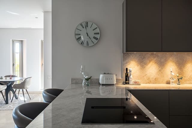 2 sypialnia Penthouse na sprzedaż w Sierra Blanca, Marbella z basenem - 2 095 000 € (Ref: 8967494)