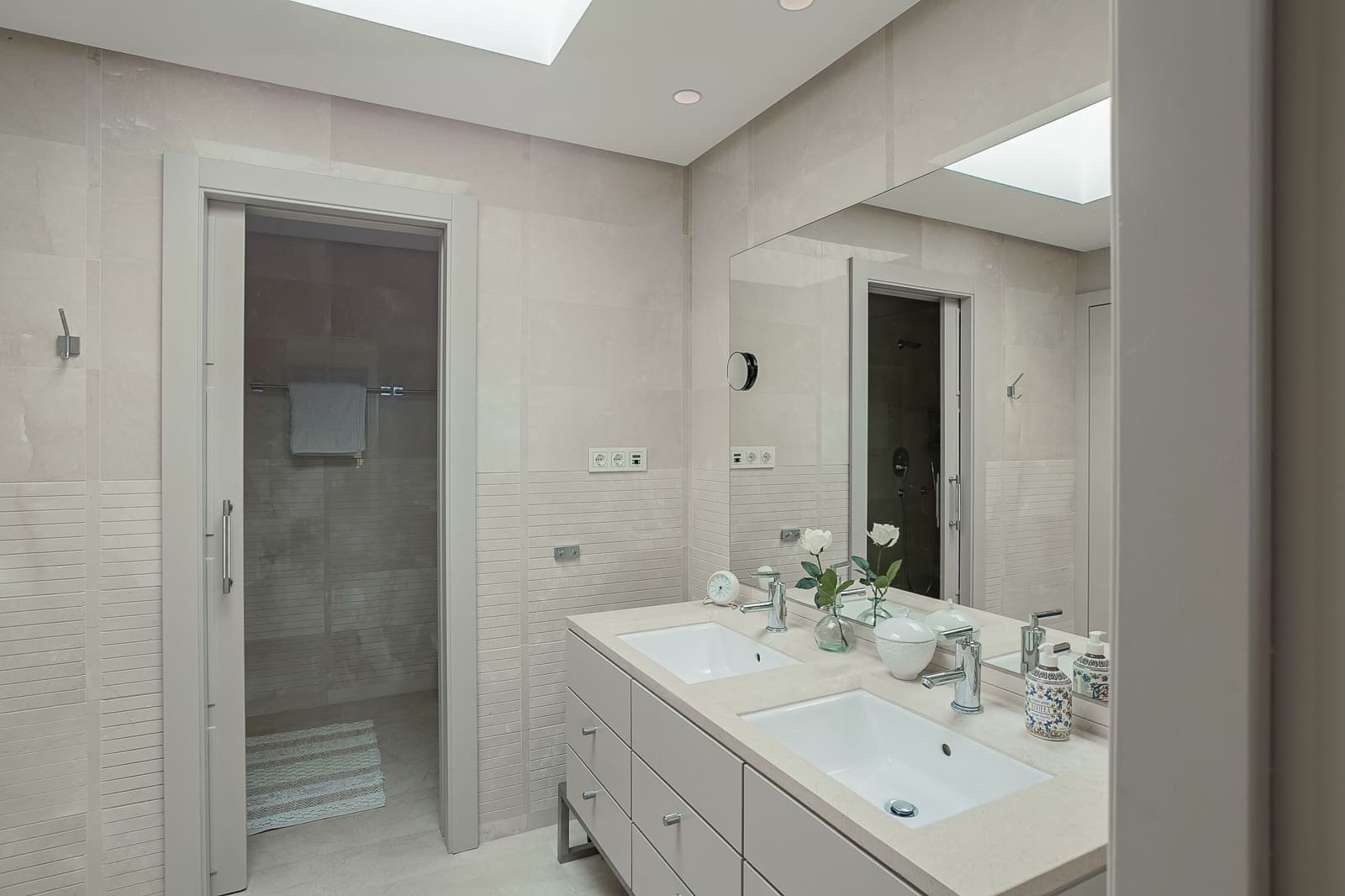 2 sypialnia Penthouse na sprzedaż w Marbella z basenem - 2 095 000 € (Ref: 8967494)