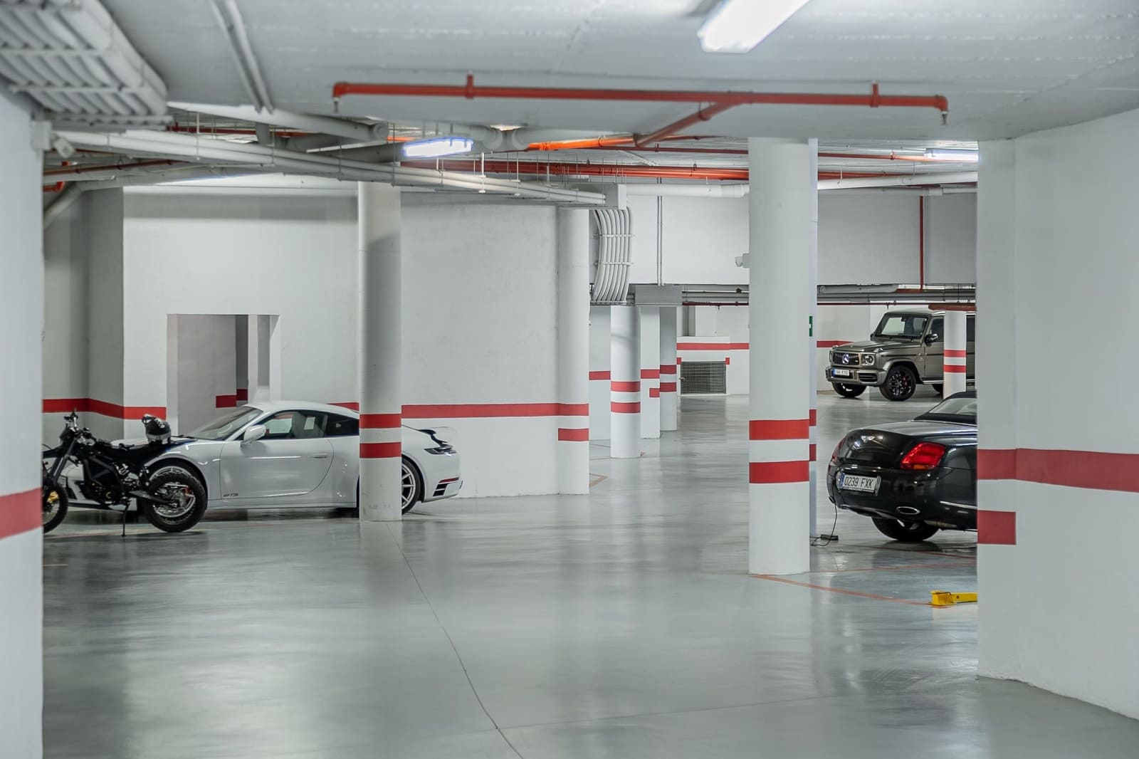 2 sypialnia Penthouse na sprzedaż w Marbella z basenem - 2 095 000 € (Ref: 8967494)