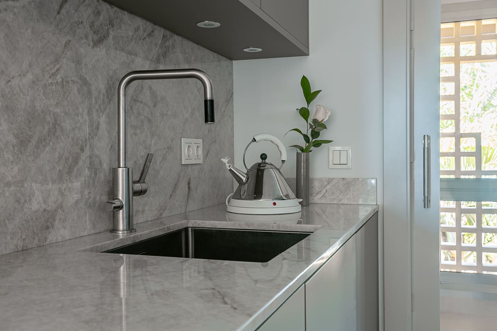 2 sypialnia Penthouse na sprzedaż w Marbella z basenem - 2 095 000 € (Ref: 8967494)