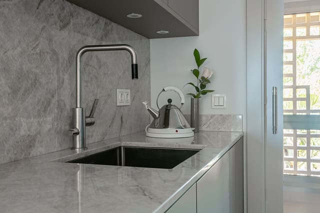 2 sypialnia Penthouse na sprzedaż w Sierra Blanca, Marbella z basenem - 2 095 000 € (Ref: 8967494)