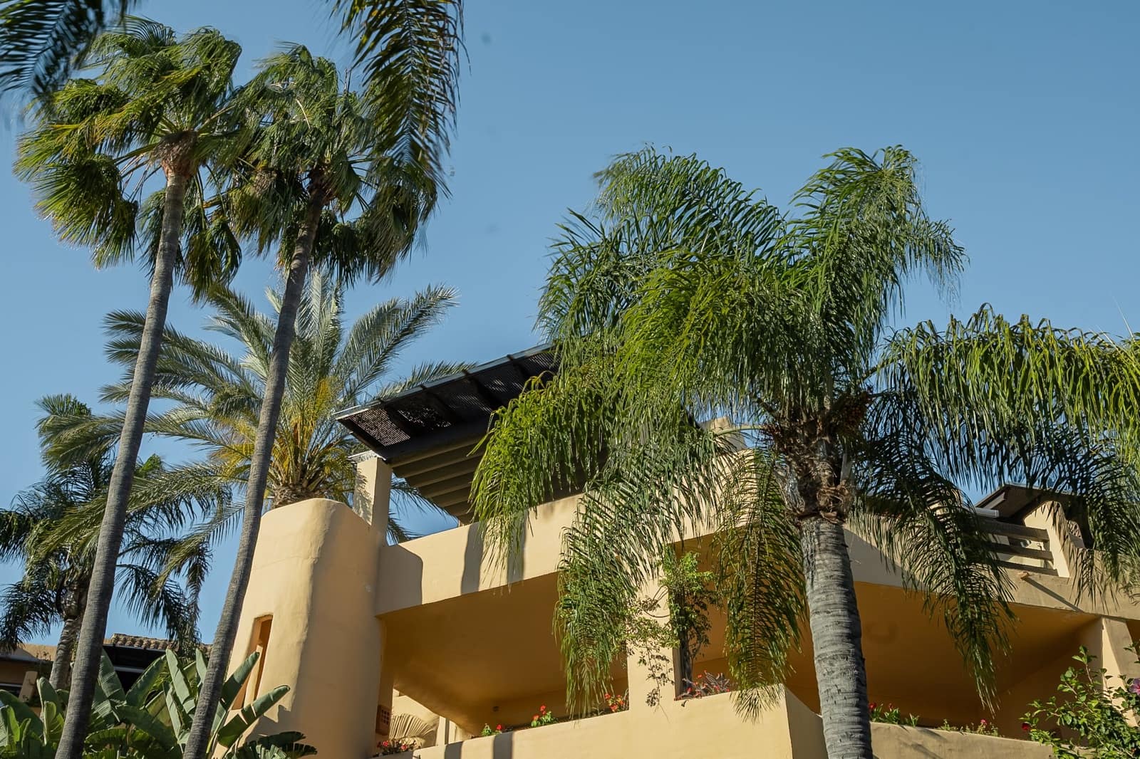 2 sypialnia Penthouse na sprzedaż w Marbella z basenem - 2 095 000 € (Ref: 8967494)