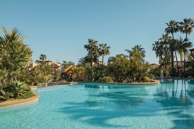 2 sypialnia Penthouse na sprzedaż w Sierra Blanca, Marbella z basenem - 2 095 000 € (Ref: 8967494)