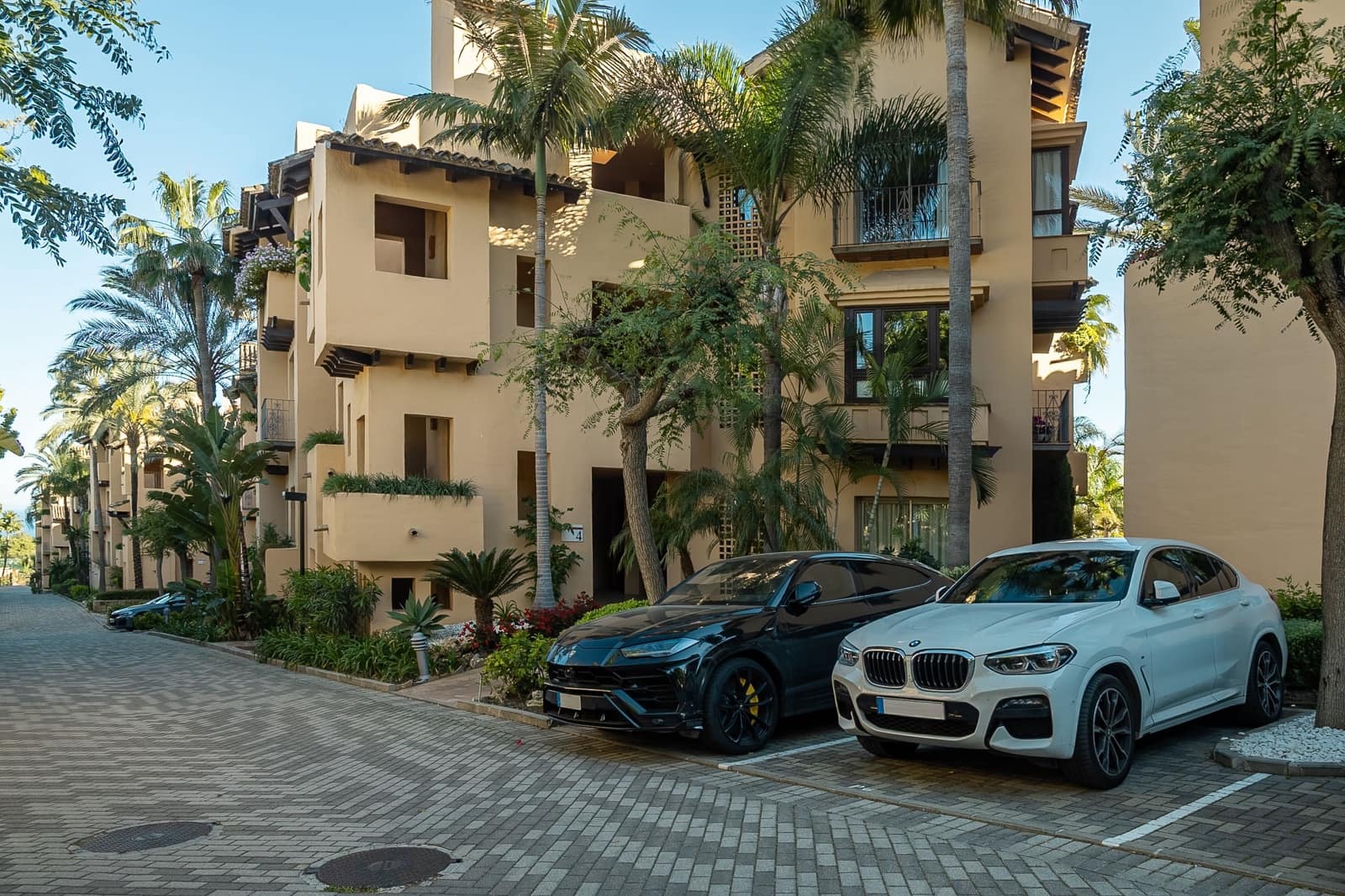 2 sypialnia Penthouse na sprzedaż w Marbella z basenem - 2 095 000 € (Ref: 8967494)