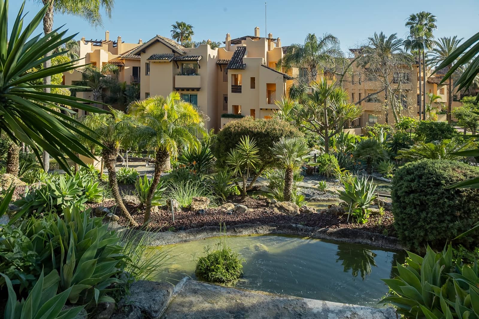 2 sypialnia Penthouse na sprzedaż w Marbella z basenem - 2 095 000 € (Ref: 8967494)