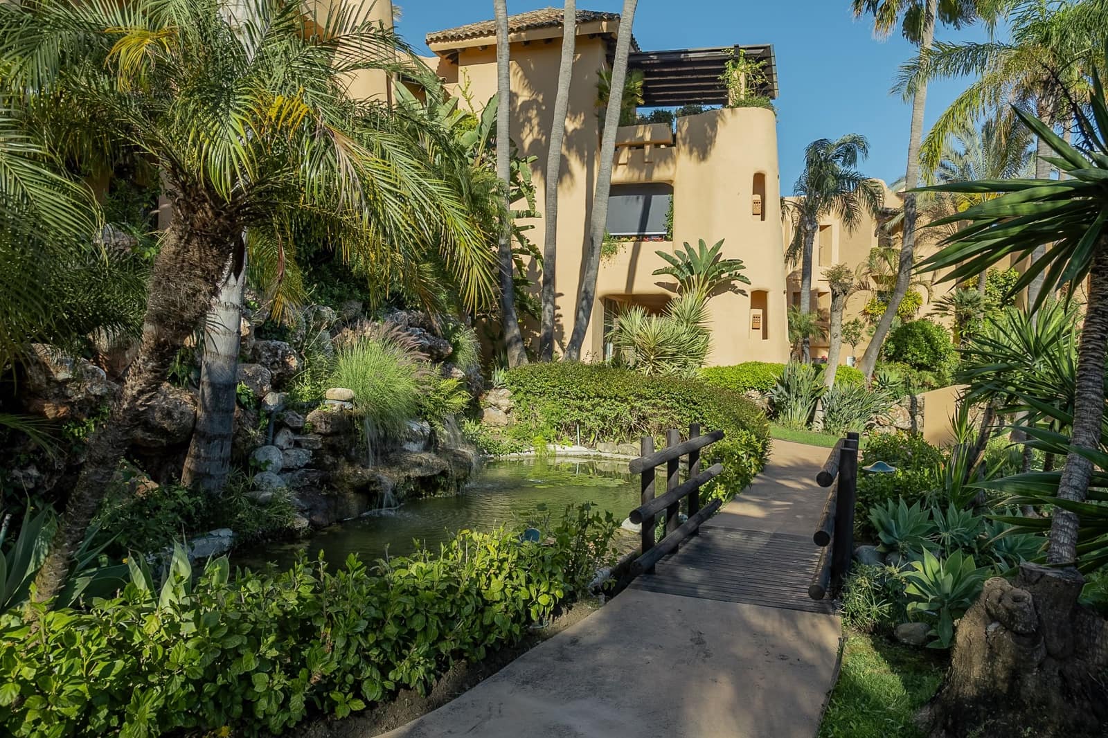 2 sypialnia Penthouse na sprzedaż w Marbella z basenem - 2 095 000 € (Ref: 8967494)