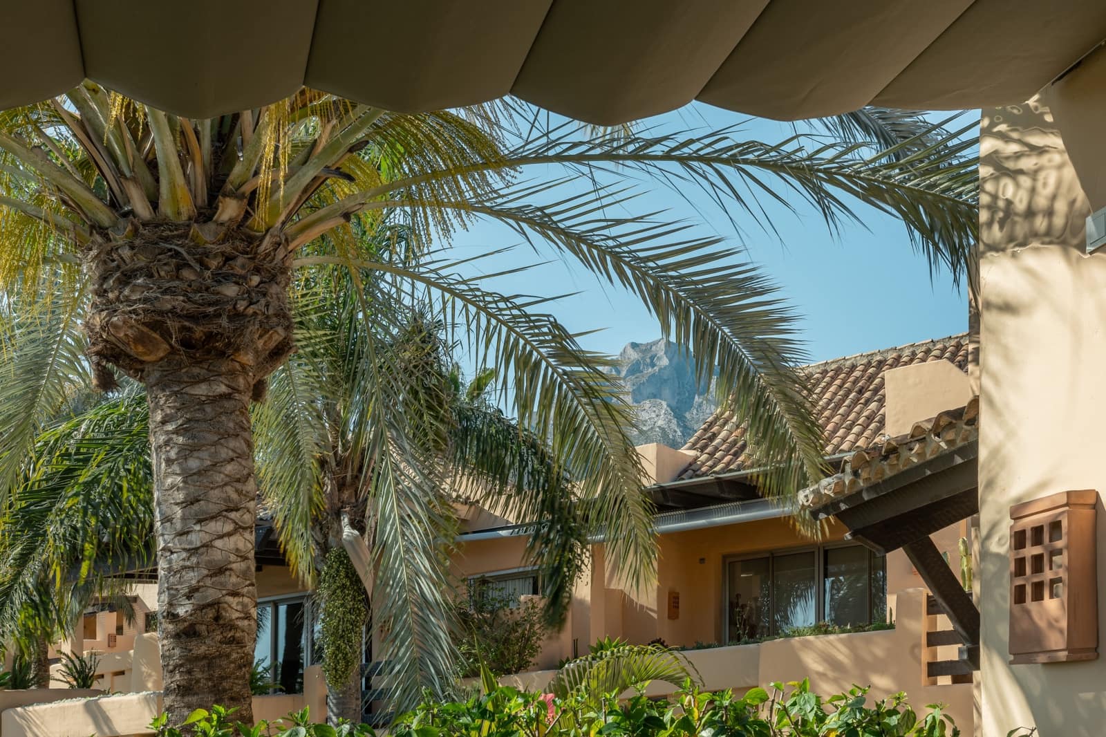 2 sypialnia Penthouse na sprzedaż w Marbella z basenem - 2 095 000 € (Ref: 8967494)