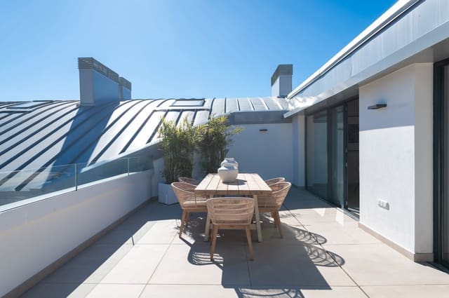 2 soverom Penthouse til salgs i Las Gaviotas  - Carvajal, Fuengirola - € 999 000 (Ref: 8971242)