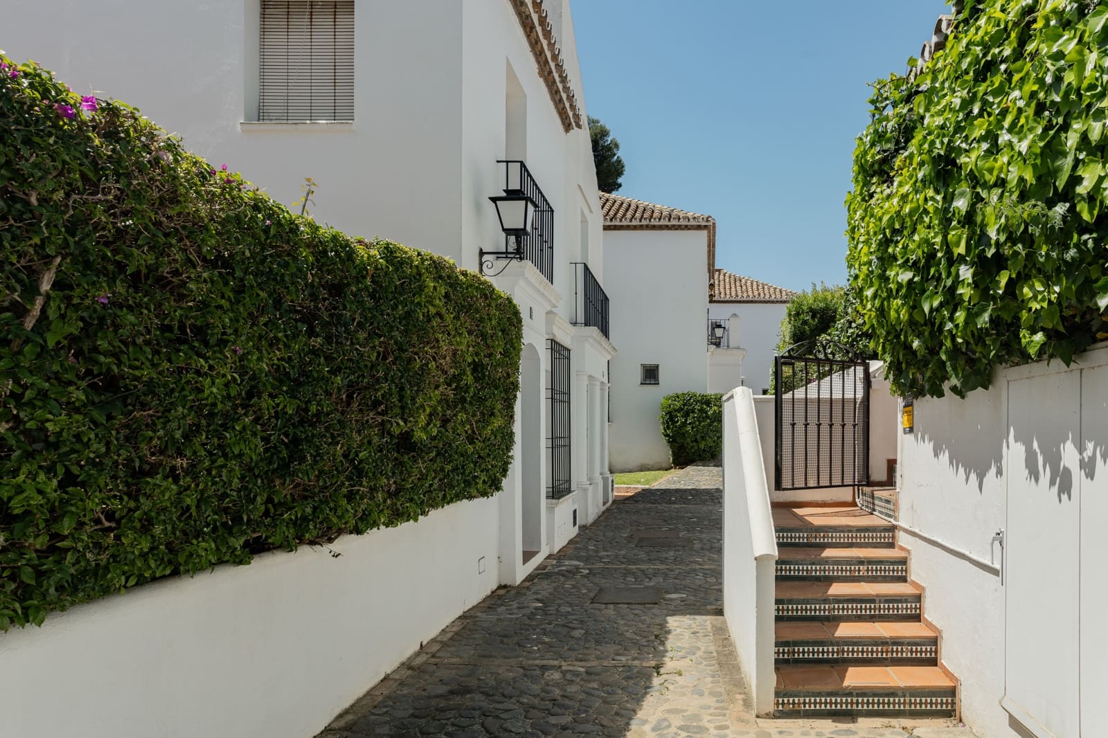 2 makuuhuone Kattohuoneisto myytävänä paikassa New Golden Mile mukana uima-altaan - 475 000 € (Ref: 8971730)