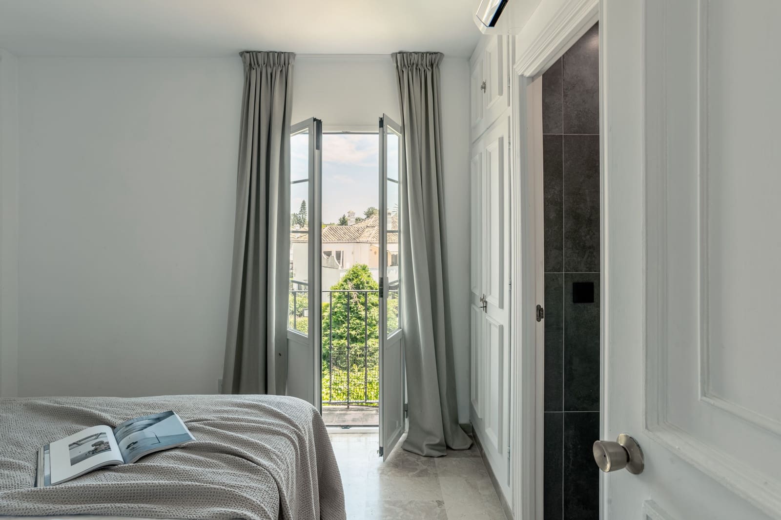 2 makuuhuone Kattohuoneisto myytävänä paikassa New Golden Mile mukana uima-altaan - 475 000 € (Ref: 8971730)