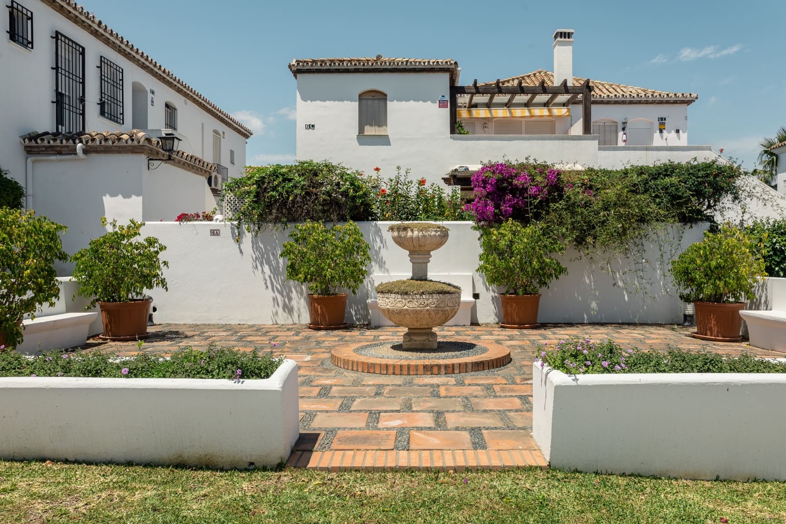 2 makuuhuone Kattohuoneisto myytävänä paikassa New Golden Mile mukana uima-altaan - 475 000 € (Ref: 8971730)