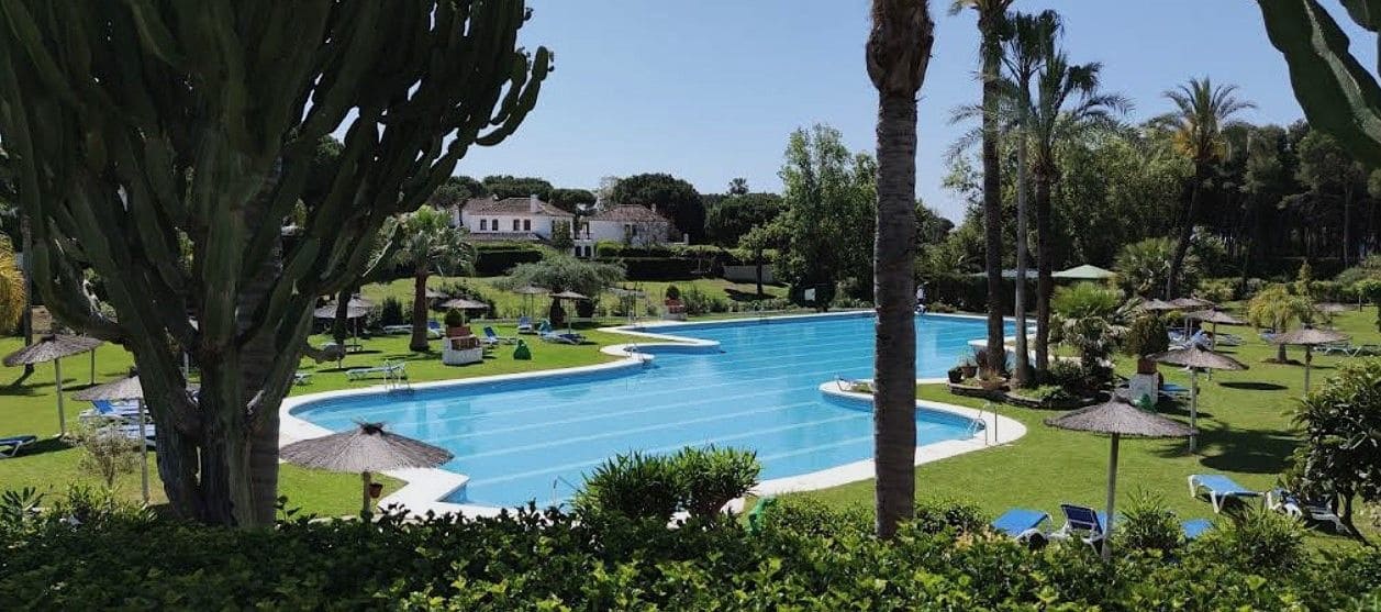 2 makuuhuone Kattohuoneisto myytävänä paikassa New Golden Mile mukana uima-altaan - 475 000 € (Ref: 8971730)