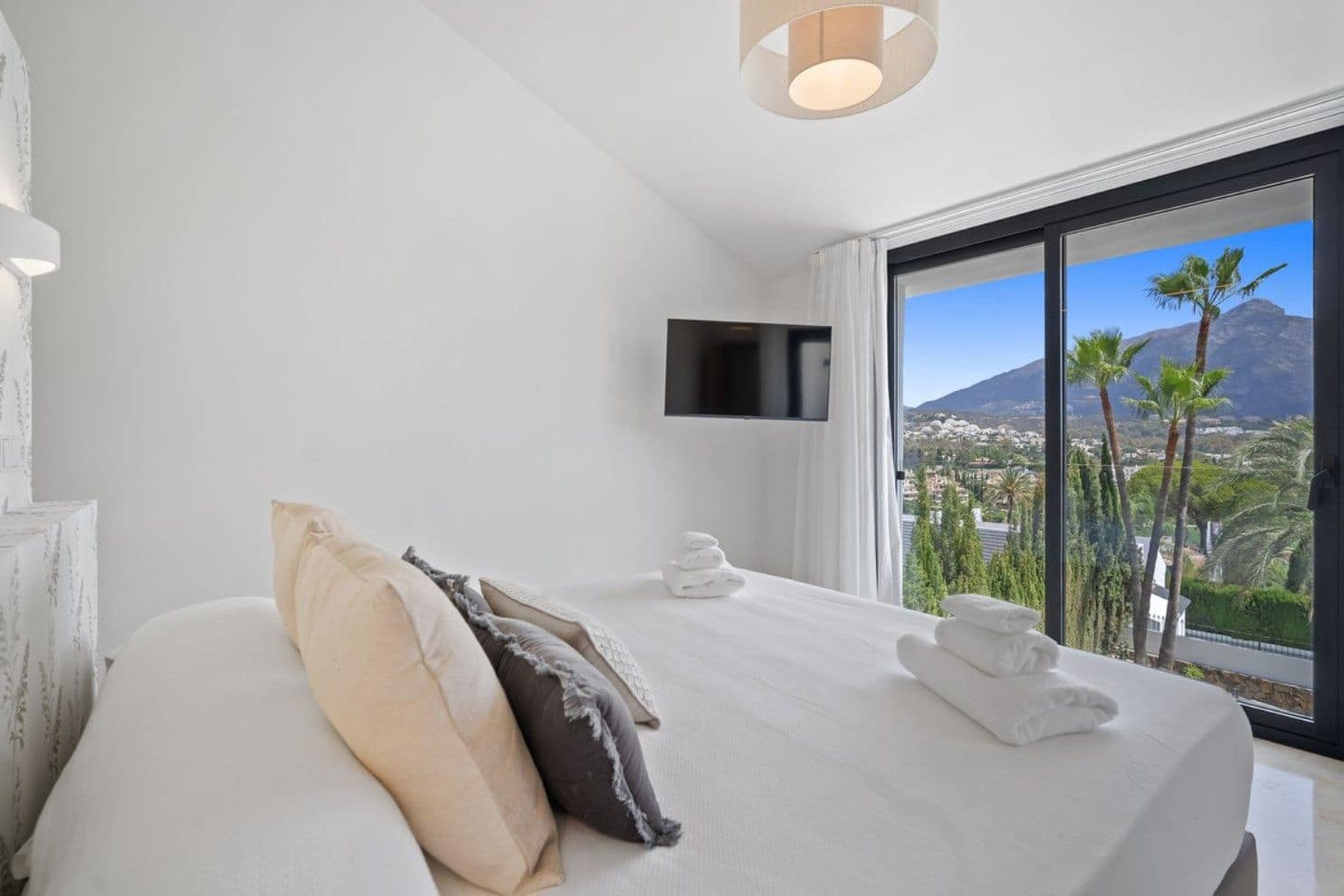 5 bedroom Townhouse for sale in Marbella with pool - € 3,500,000 (Ref: 8980024)