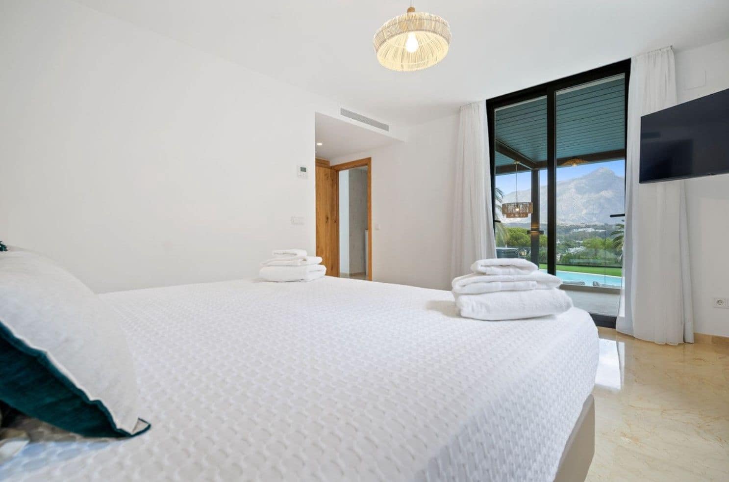 5 bedroom Townhouse for sale in Marbella with pool - € 3,500,000 (Ref: 8980024)