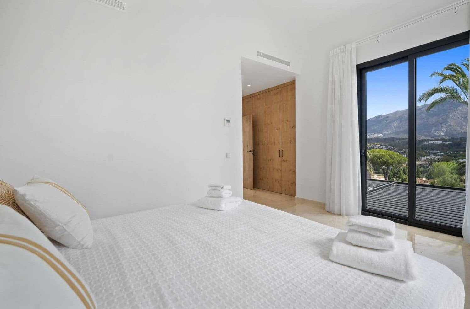 5 bedroom Townhouse for sale in Marbella with pool - € 3,500,000 (Ref: 8980024)