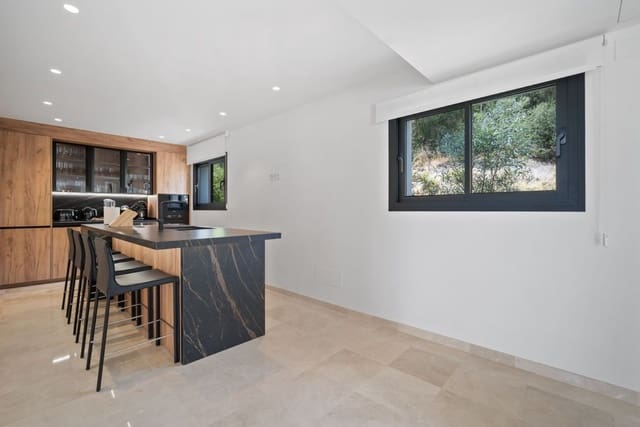 5 makuuhuone Omakotitalo myytävänä paikassa Marbella mukana uima-altaan - 3 500 000 € (Ref: 8980024)