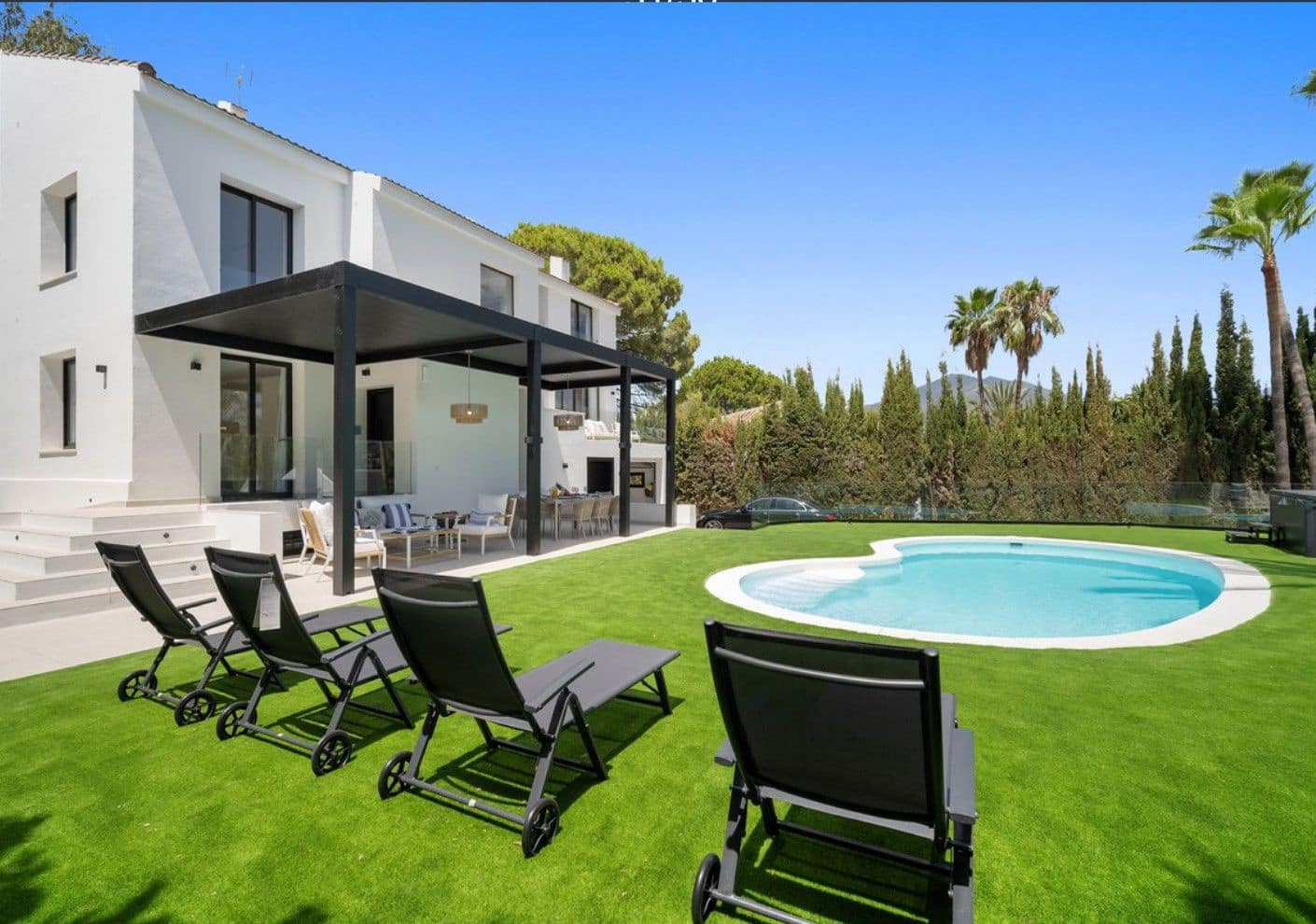 5 bedroom Townhouse for sale in Marbella with pool - € 3,500,000 (Ref: 8980024)