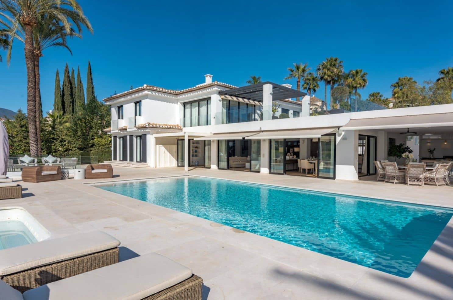 7 soveværelse Byhus til salg i Marbella med swimmingpool - € 6.990.000 (Ref: 8980070)