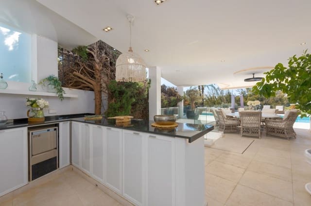 7 bedroom Townhouse for sale in Marbella with pool - € 6,990,000 (Ref: 8980070)