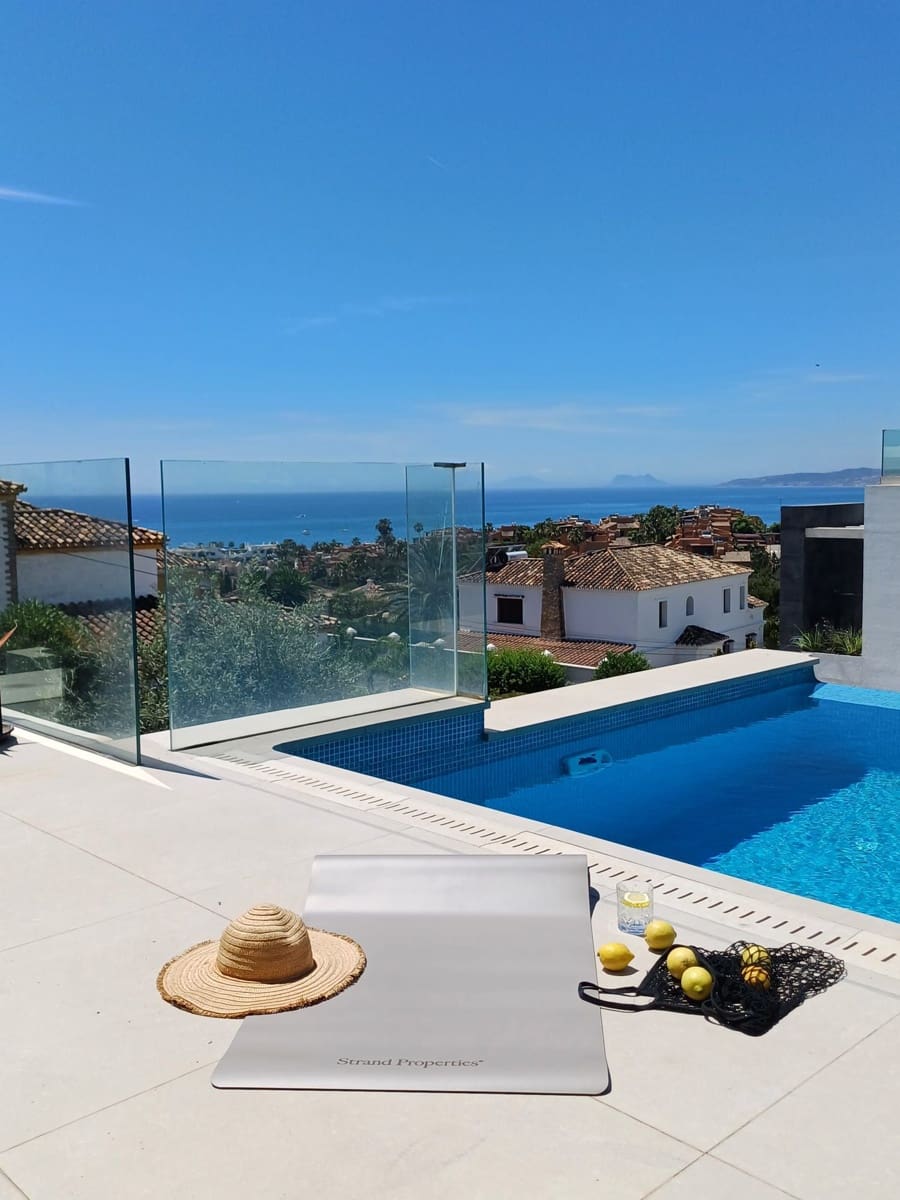 5 slaapkamer Huis te koop in Estepona met zwembad - € 2.195.000 (Ref: 9004252)