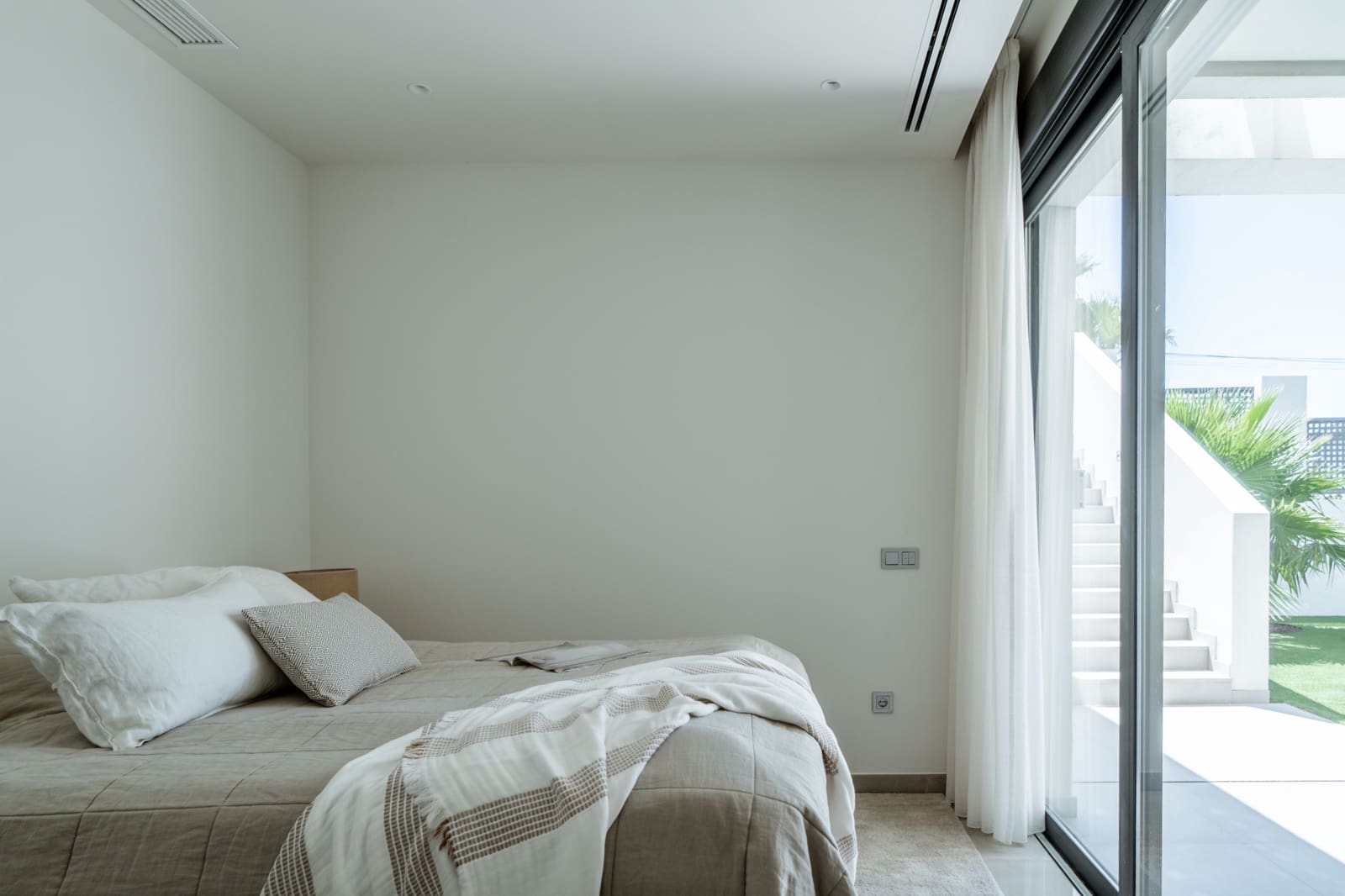 5 slaapkamer Huis te koop in Estepona met zwembad - € 2.195.000 (Ref: 9004252)