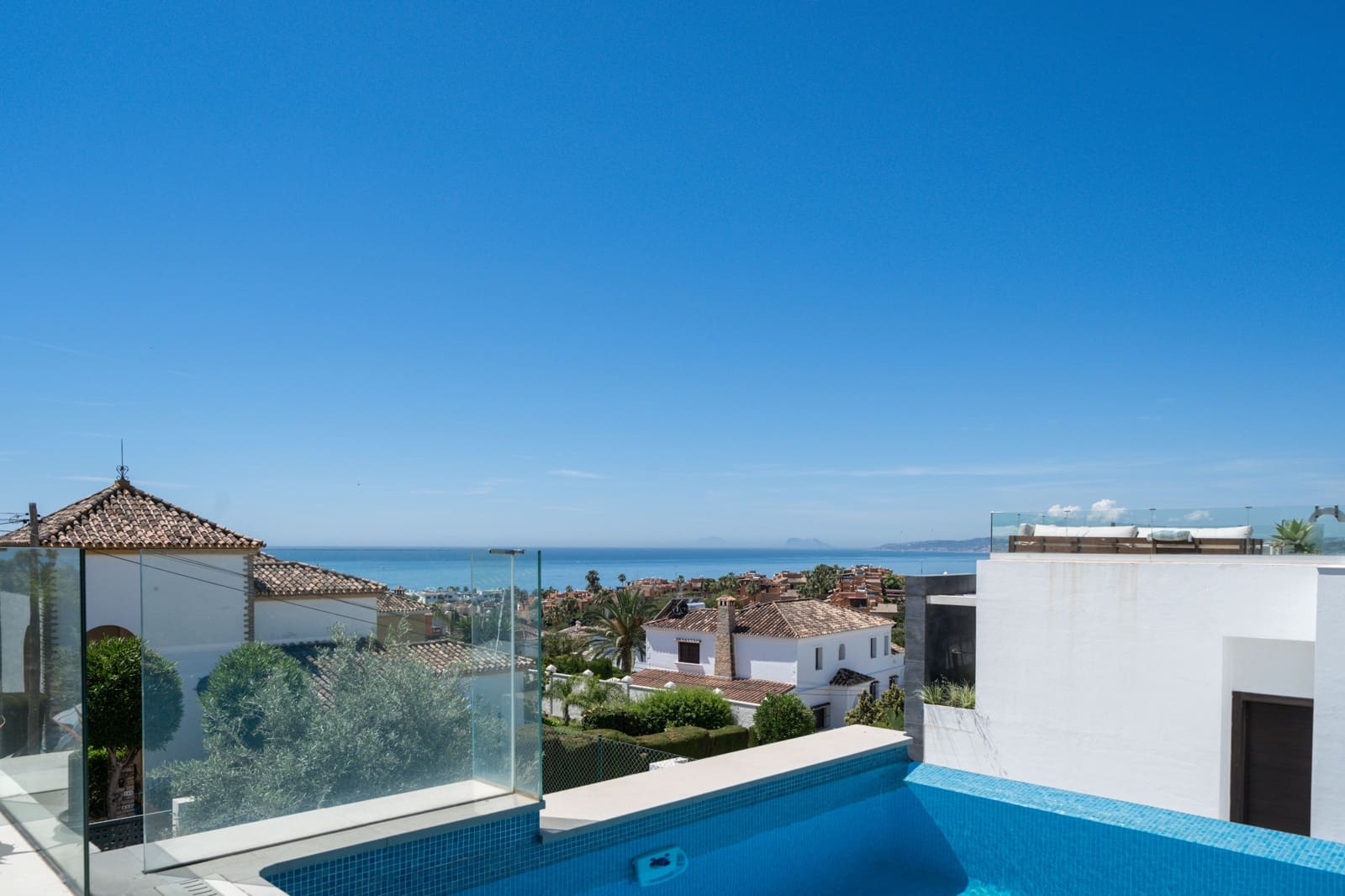 5 slaapkamer Huis te koop in Estepona met zwembad - € 2.195.000 (Ref: 9004252)
